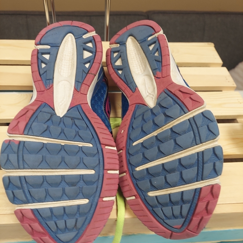 Women's Saucony Catalyst Sneaker Neon Yellow, Pink or Blue Little worn Size 8 - Picture 7 of 8